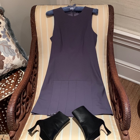 Theory Dresses & Skirts - NWOT THEORY WOOL LYCRA DARK GRAY FRONT PLEAT DETAIL SLEEVELESS FITTED DRESS SZ 4